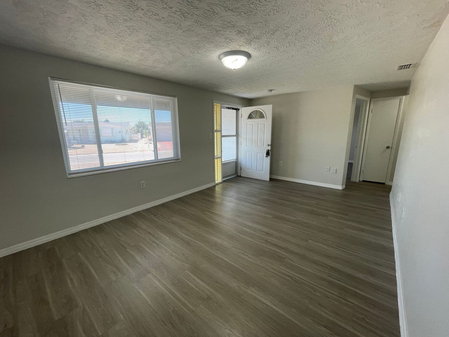 Holiday House: 1130 Powersong St.