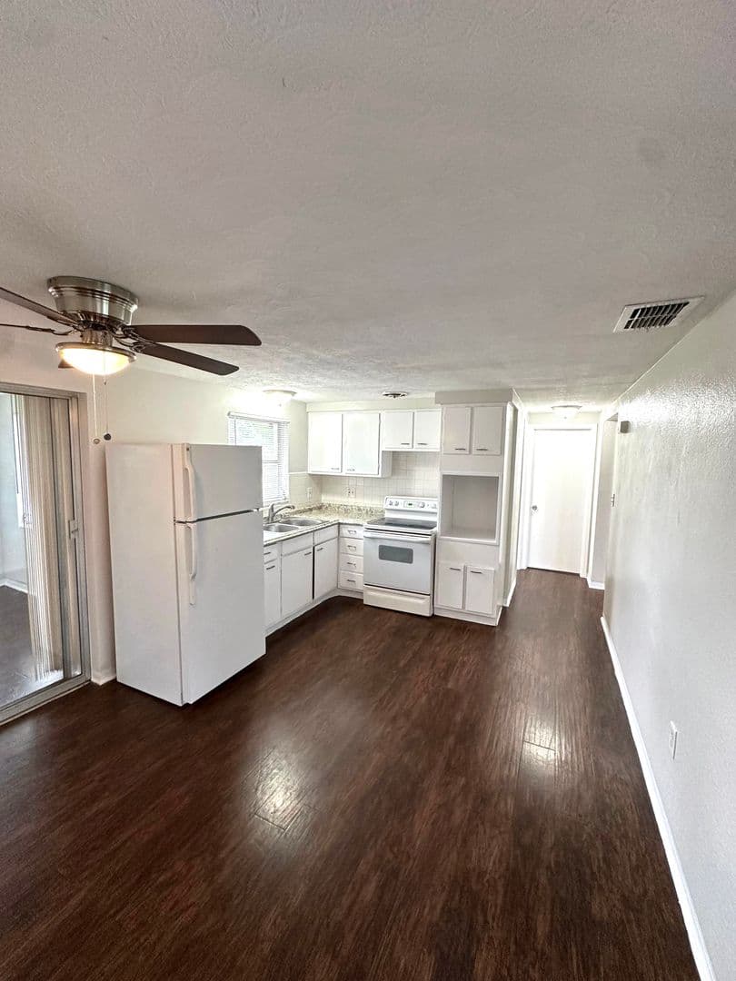 Holiday House: 2151 Dixie Garden Loop