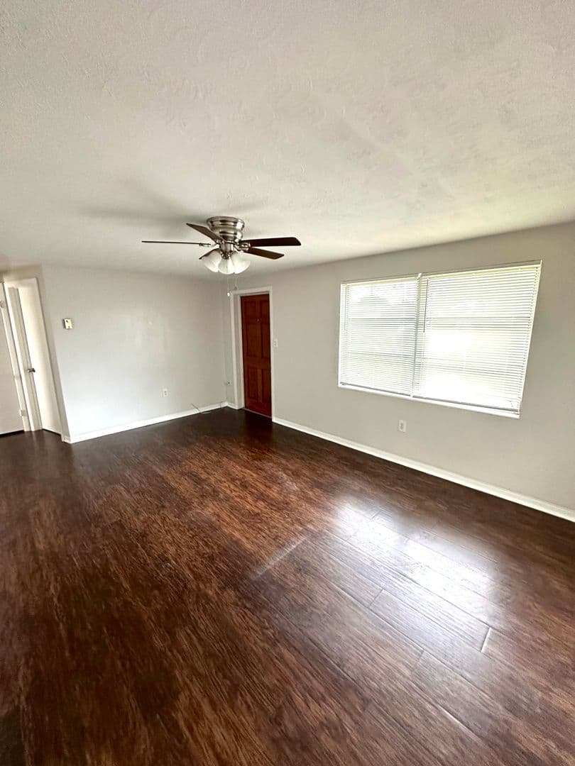Holiday House: 2151 Dixie Garden Loop