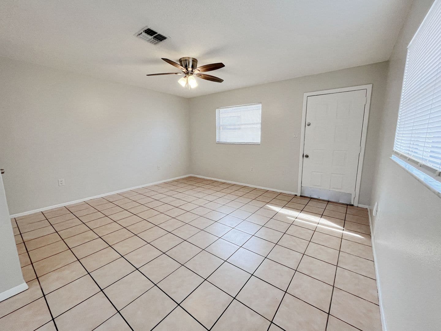 Holiday House: 5723 Silver Spur Drive