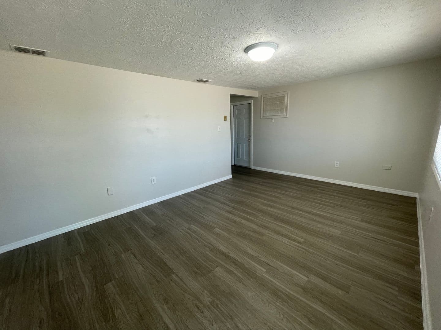 Holiday House: 1130 Powersong St.