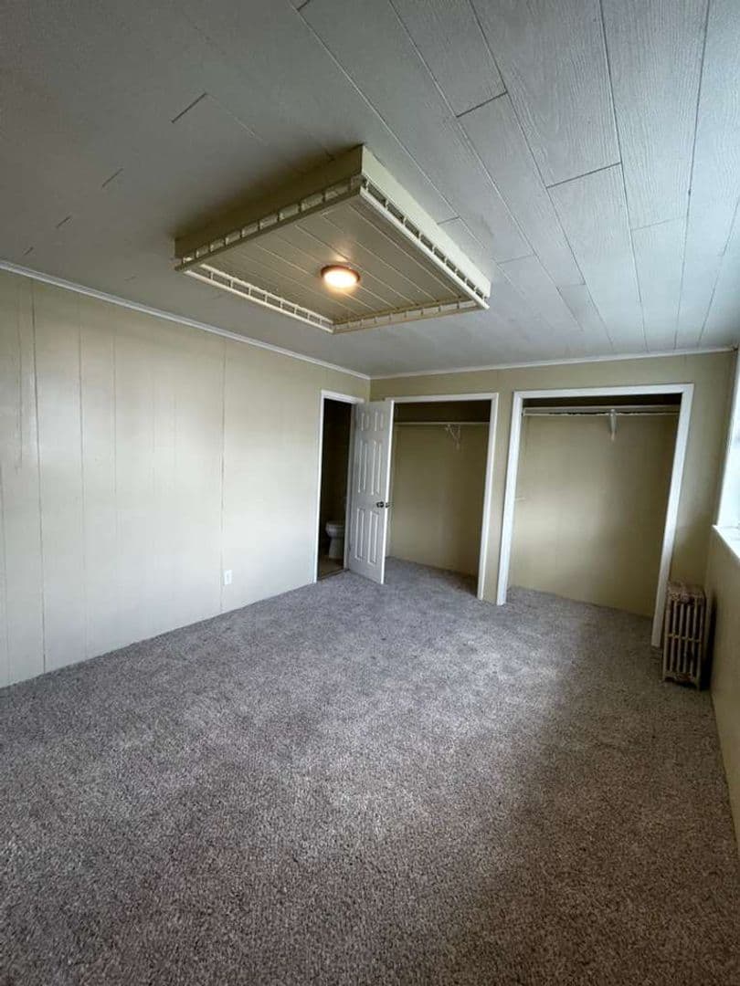 Carbondale Apartment: 41 Fallbrook Street
