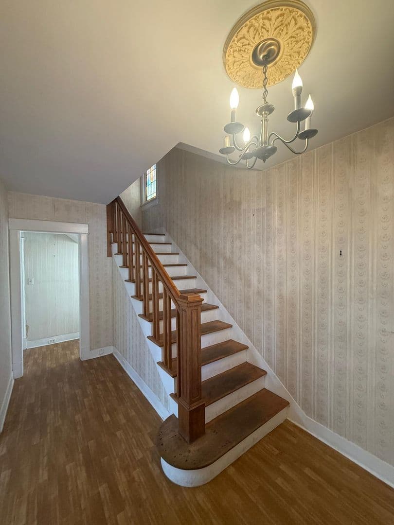 Dunmore House: 1420 College Avenue