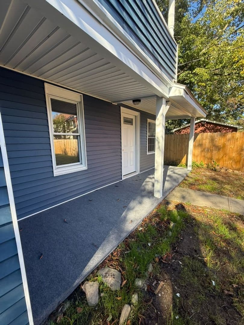 Olyphant Apartment: 305 Jackson Street