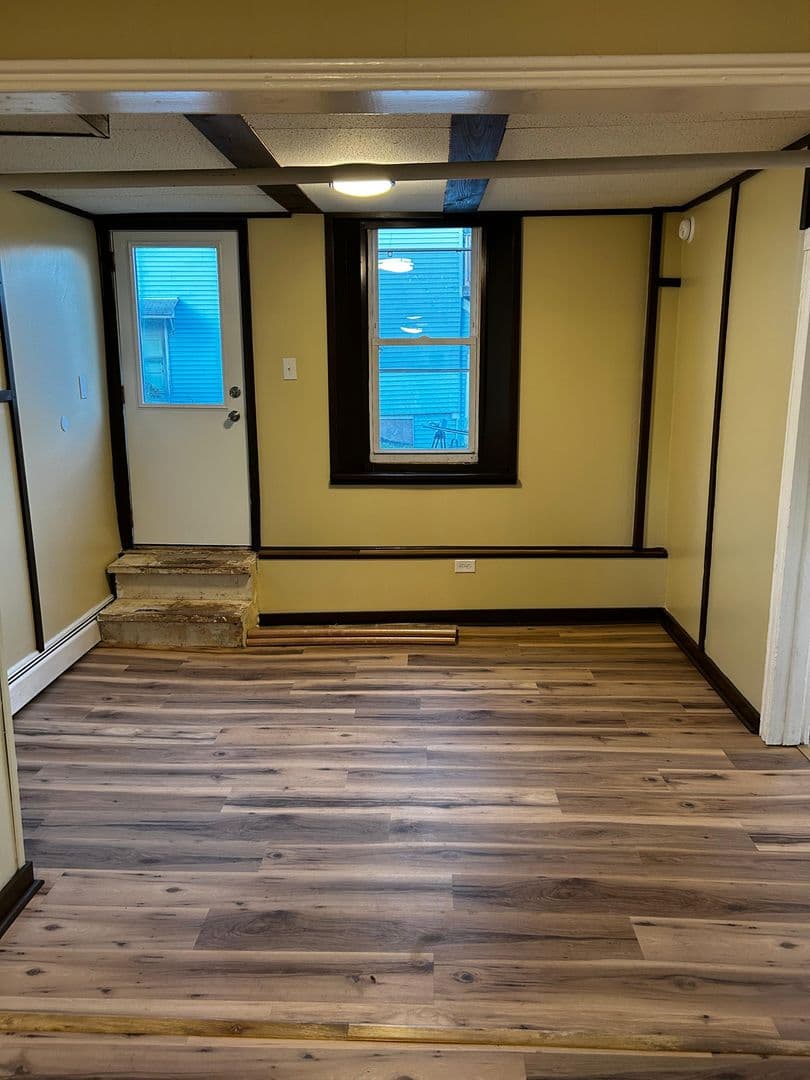Carbondale Apartment: 92 Farview Street