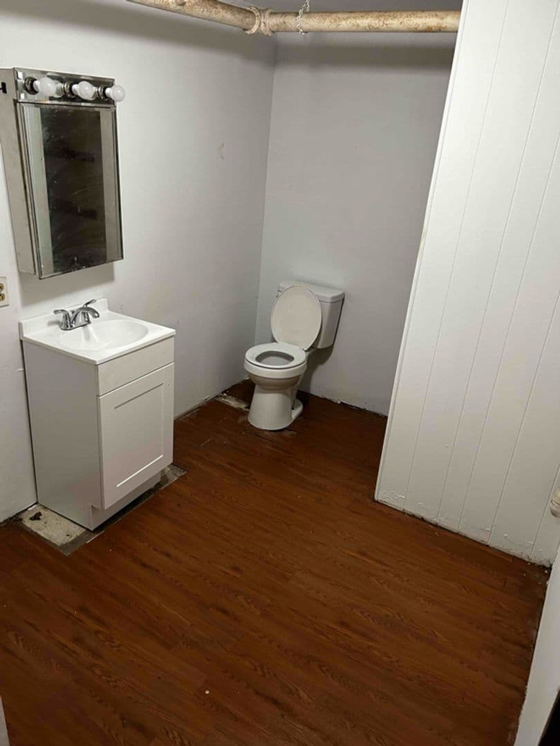 Carbondale Apartment: 67 Fallbrook Street
