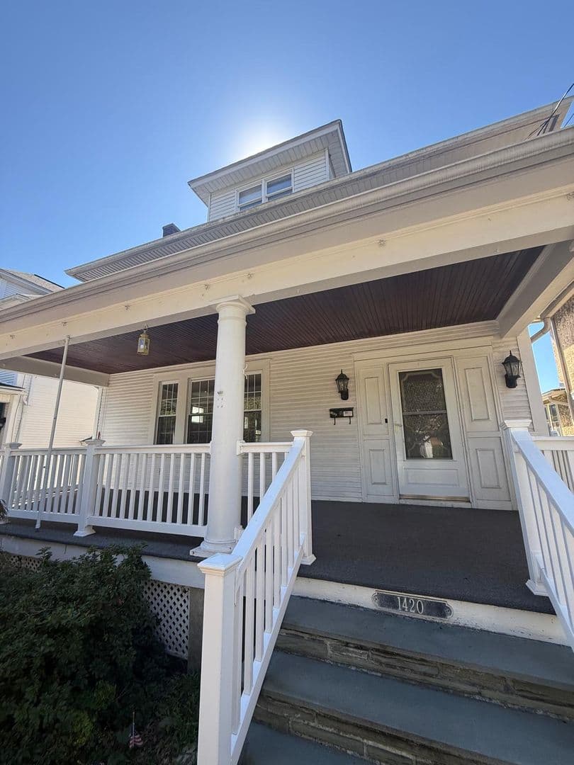 Dunmore House: 1420 College Avenue