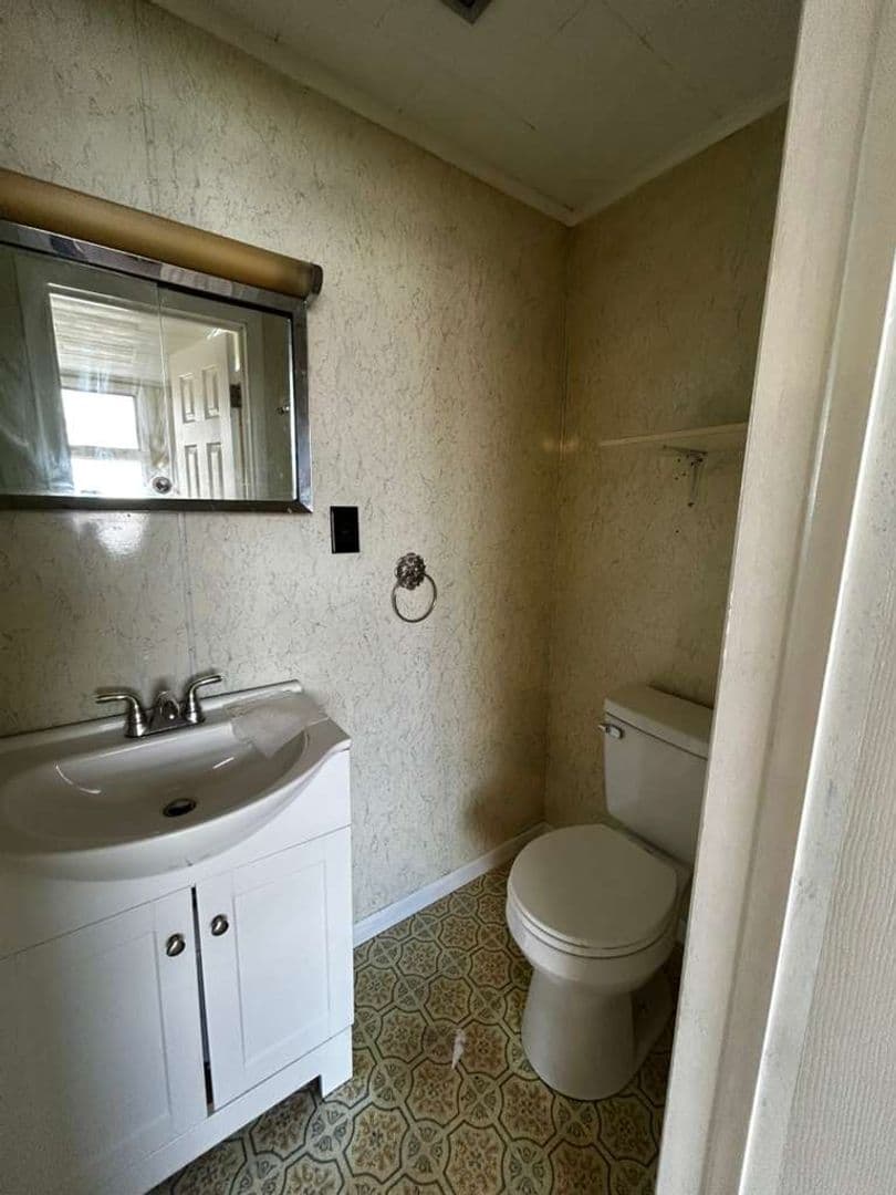 Carbondale Apartment: 41 Fallbrook Street