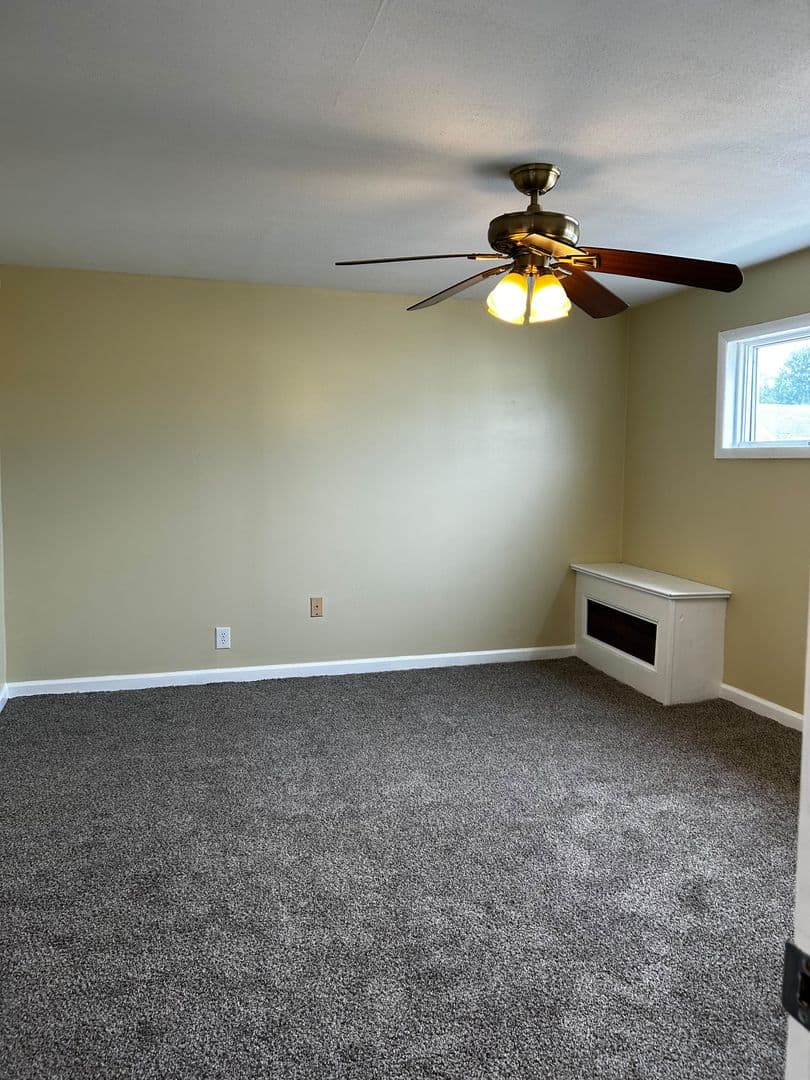 Carbondale Apartment: 41 Fallbrook Street