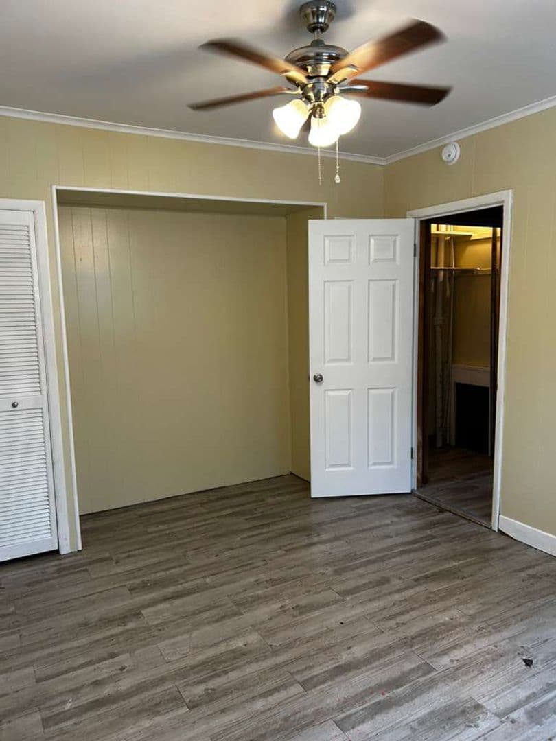 Carbondale Apartment: 41 Fallbrook Street