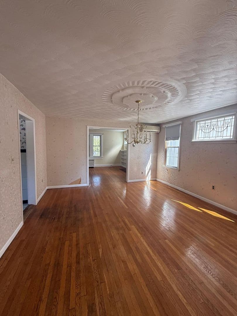 Dunmore House: 1420 College Avenue