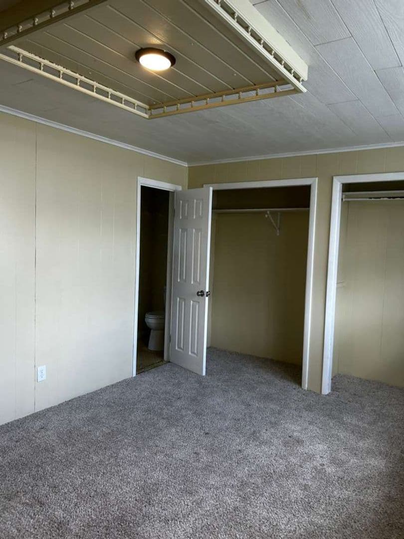 Carbondale Apartment: 41 Fallbrook Street