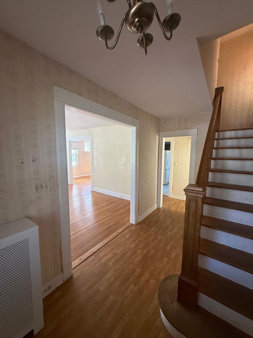 Dunmore House: 1420 College Avenue