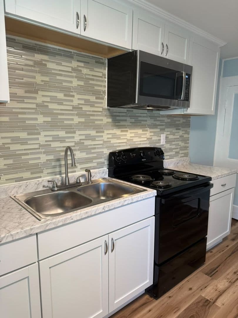 Olyphant Apartment: 305 Jackson Street