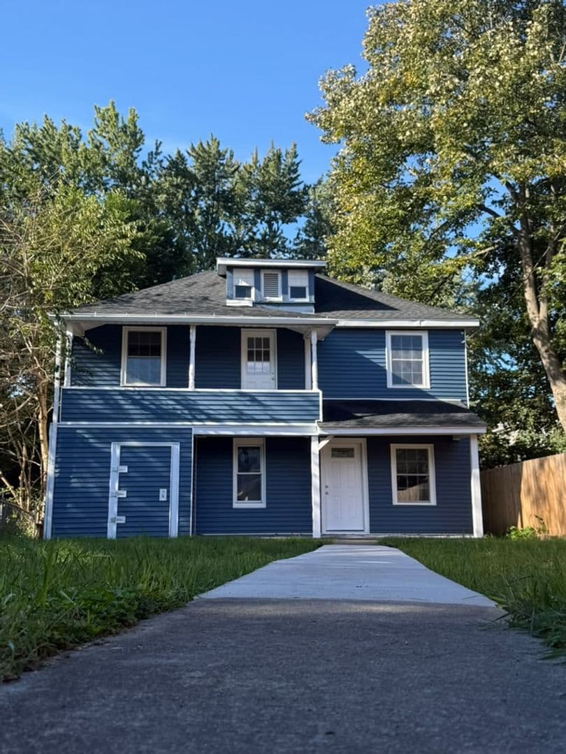 Olyphant Apartment: 305 Jackson Street