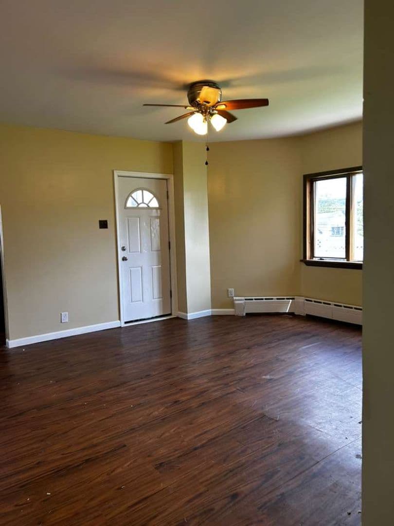 Carbondale Apartment: 41 Fallbrook Street
