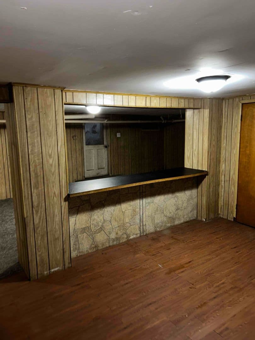 Carbondale Apartment: 67 Fallbrook Street
