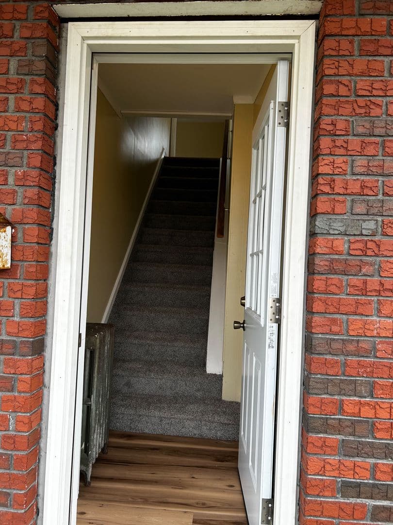 Carbondale Apartment: 41 Fallbrook Street