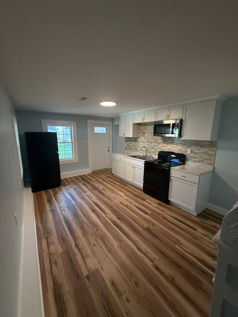 Olyphant Apartment: 305 Jackson Street