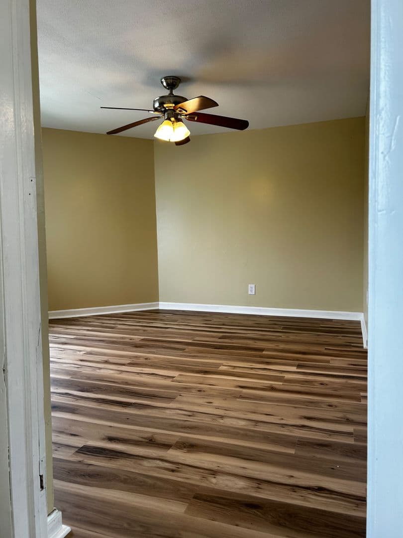 Carbondale Apartment: 41 Fallbrook Street