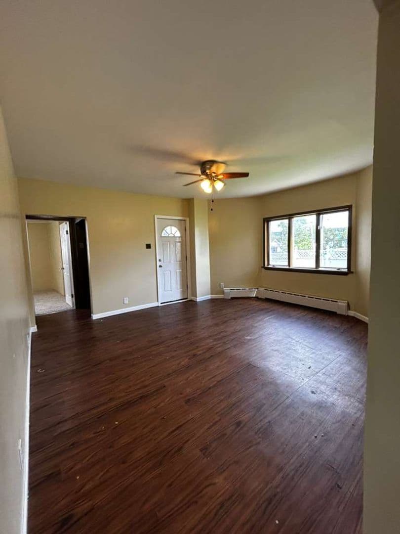 Carbondale Apartment: 41 Fallbrook Street