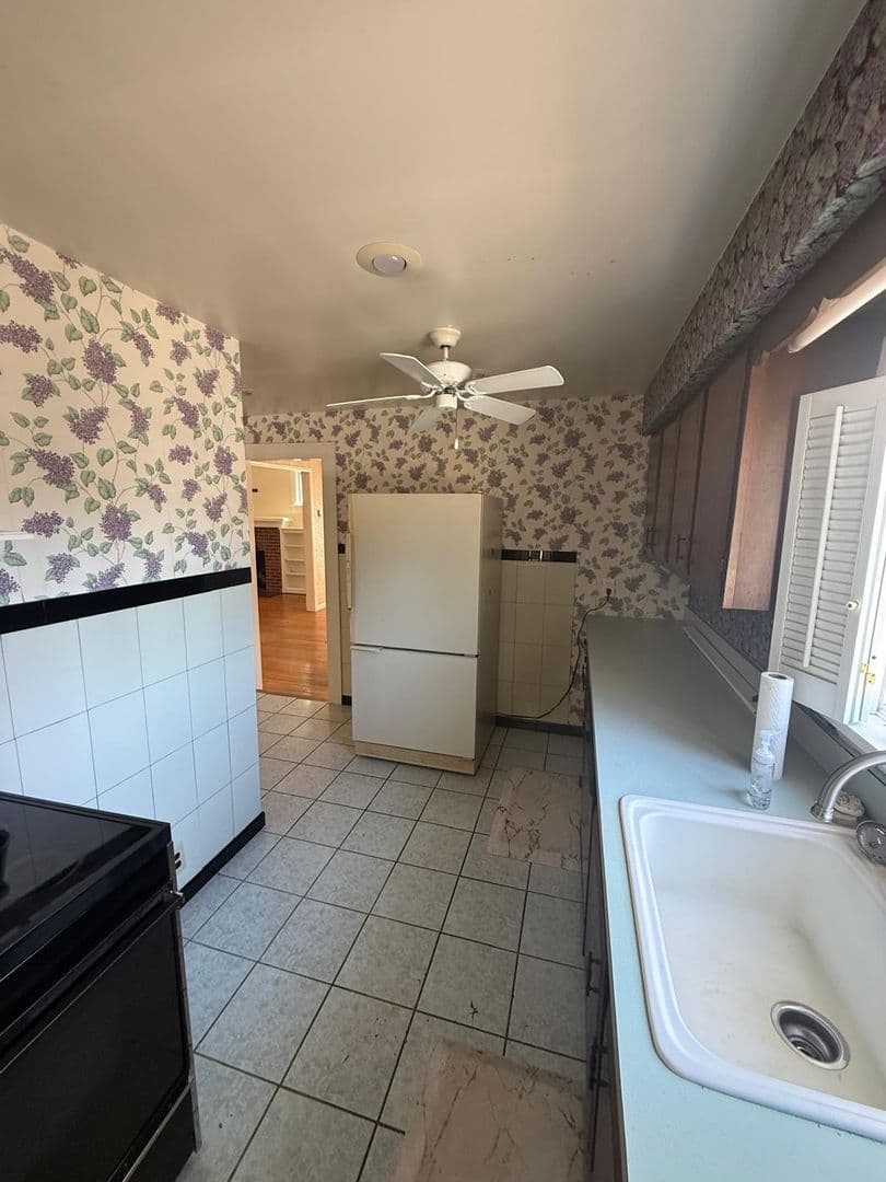 Dunmore House: 1420 College Avenue