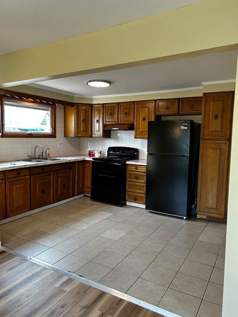 Carbondale Apartment: 41 Fallbrook Street