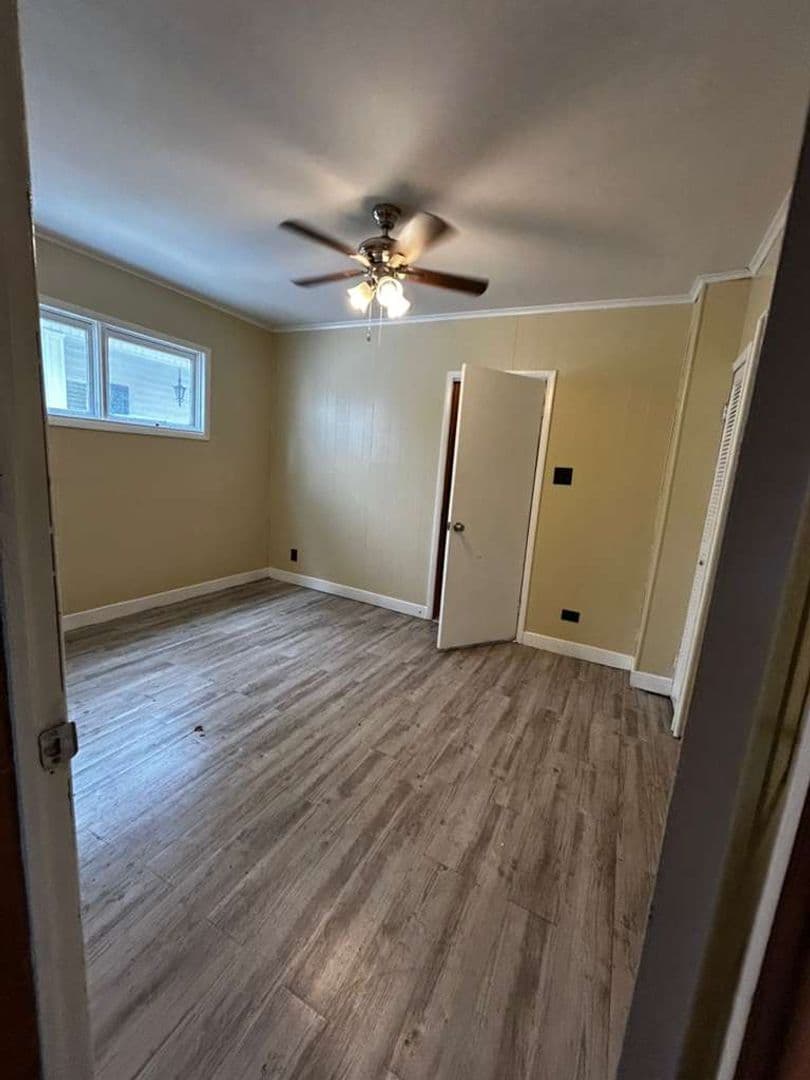 Carbondale Apartment: 41 Fallbrook Street