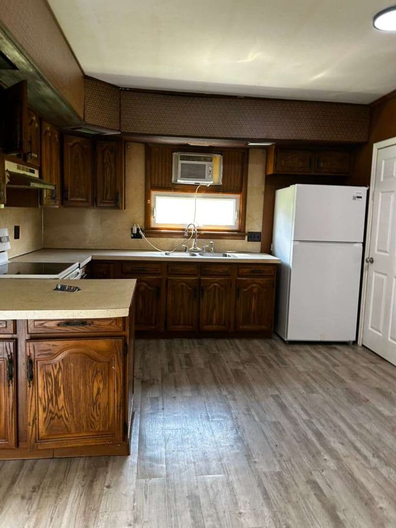 Carbondale Apartment: 41 Fallbrook Street