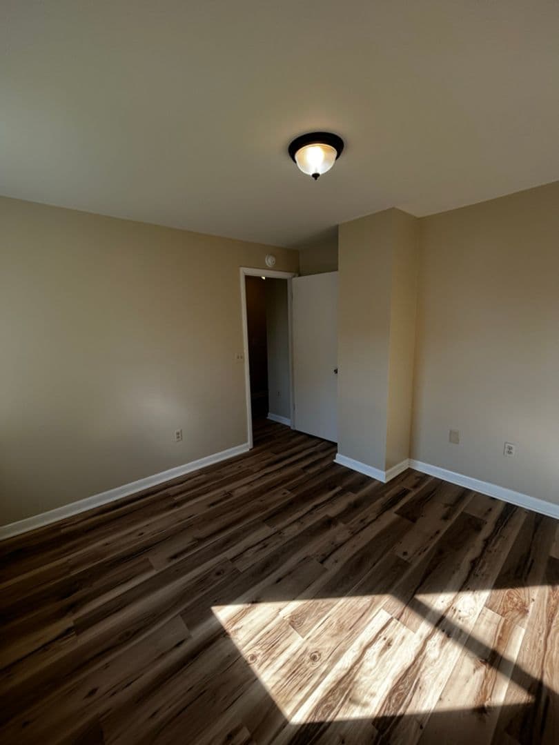 Kingston Apartment: 361 Warren Avenue