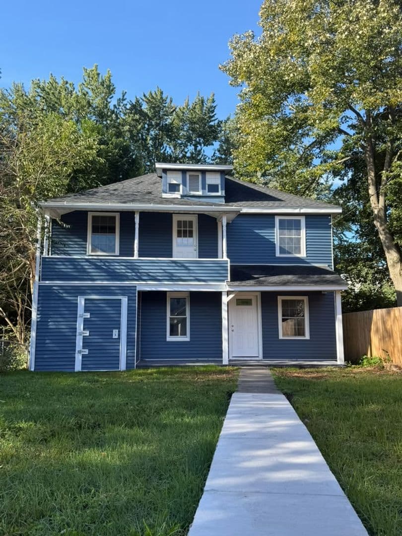Olyphant Apartment: 305 Jackson Street