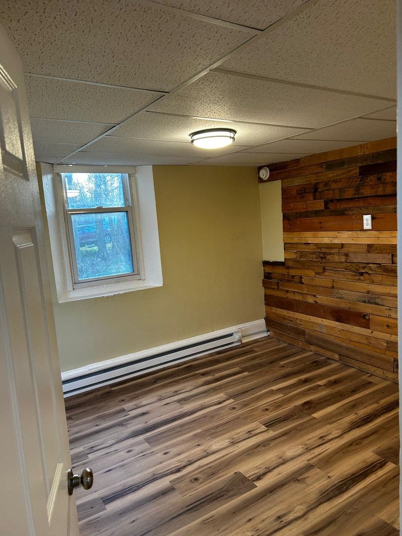 Carbondale Apartment: 92 Farview Street