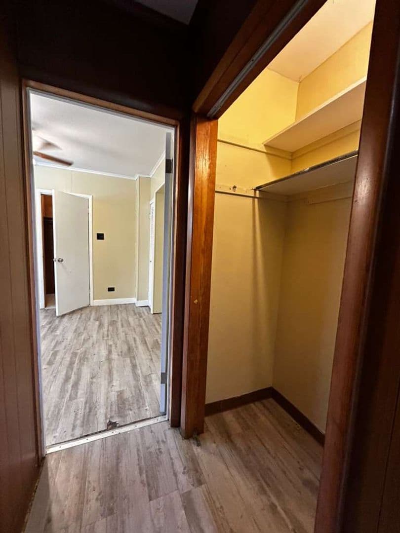 Carbondale Apartment: 41 Fallbrook Street