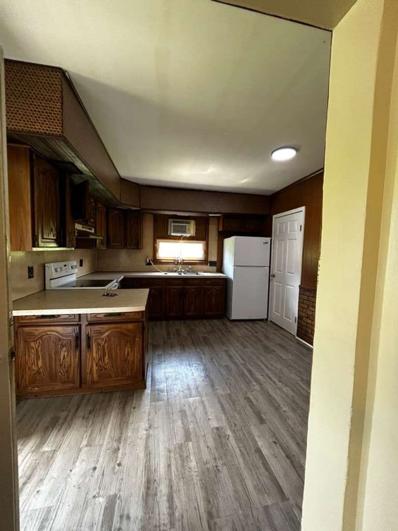 Carbondale Apartment: 41 Fallbrook Street