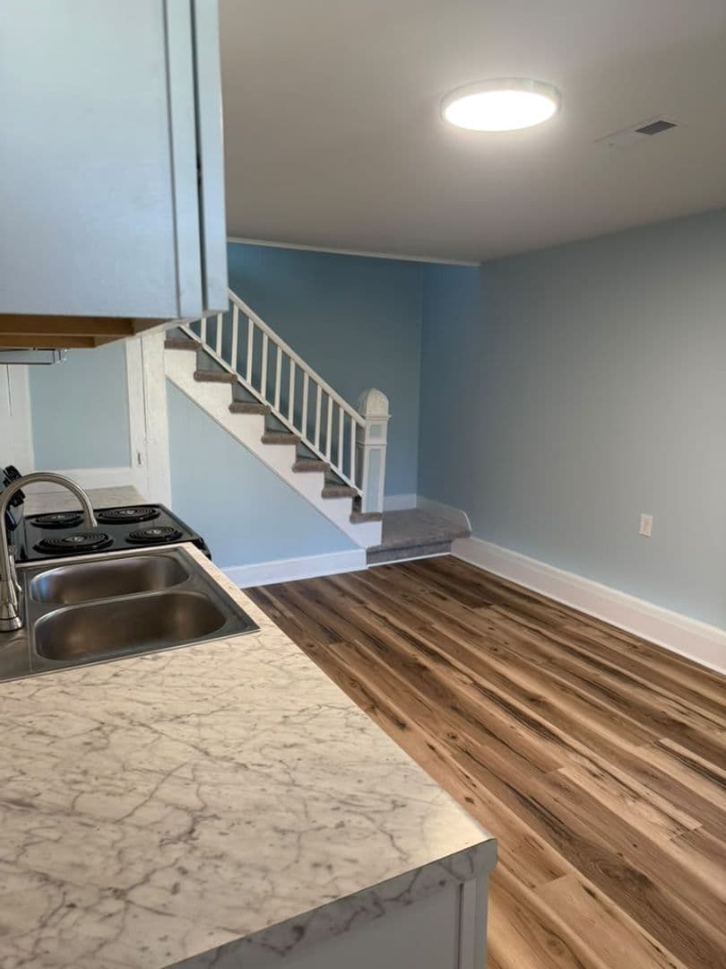 Olyphant Apartment: 305 Jackson Street