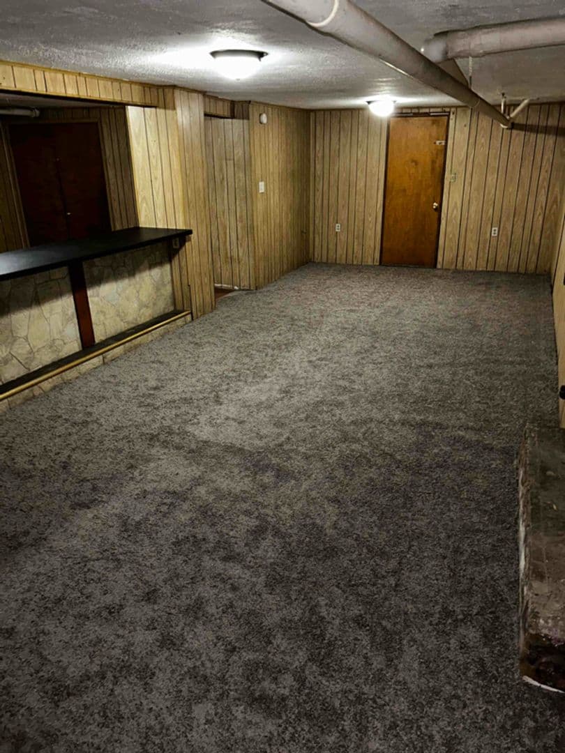 Carbondale Apartment: 67 Fallbrook Street