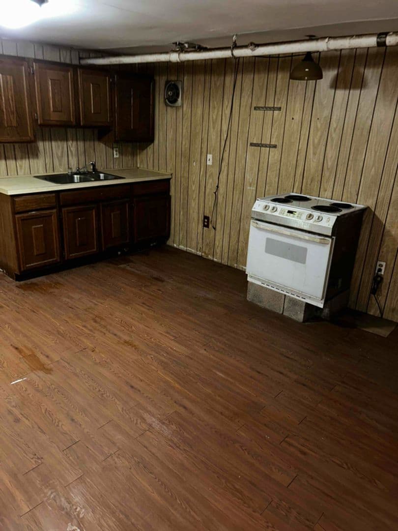 Carbondale Apartment: 67 Fallbrook Street
