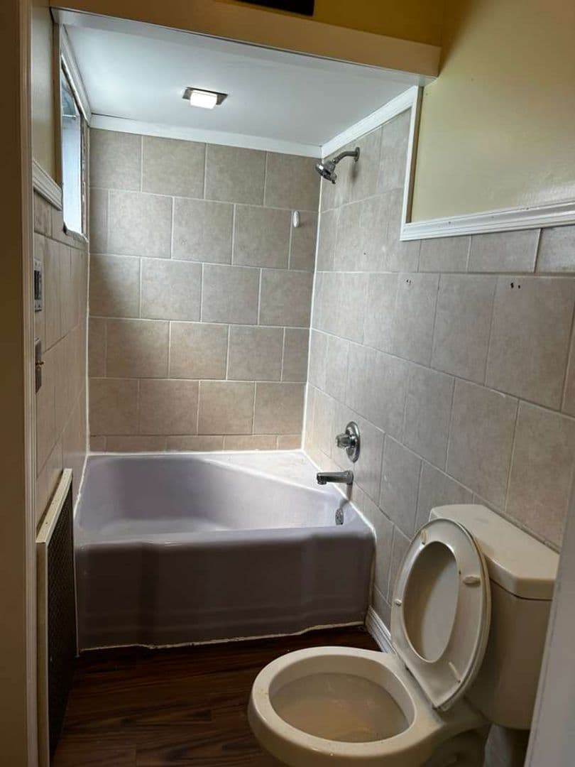 Carbondale Apartment: 41 Fallbrook Street
