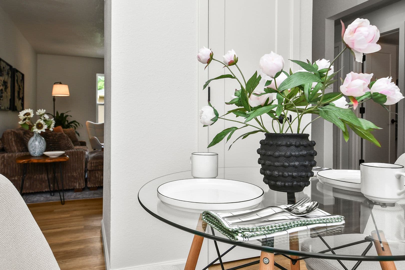 Springfield Apartment: 2035 S Florence Ave
