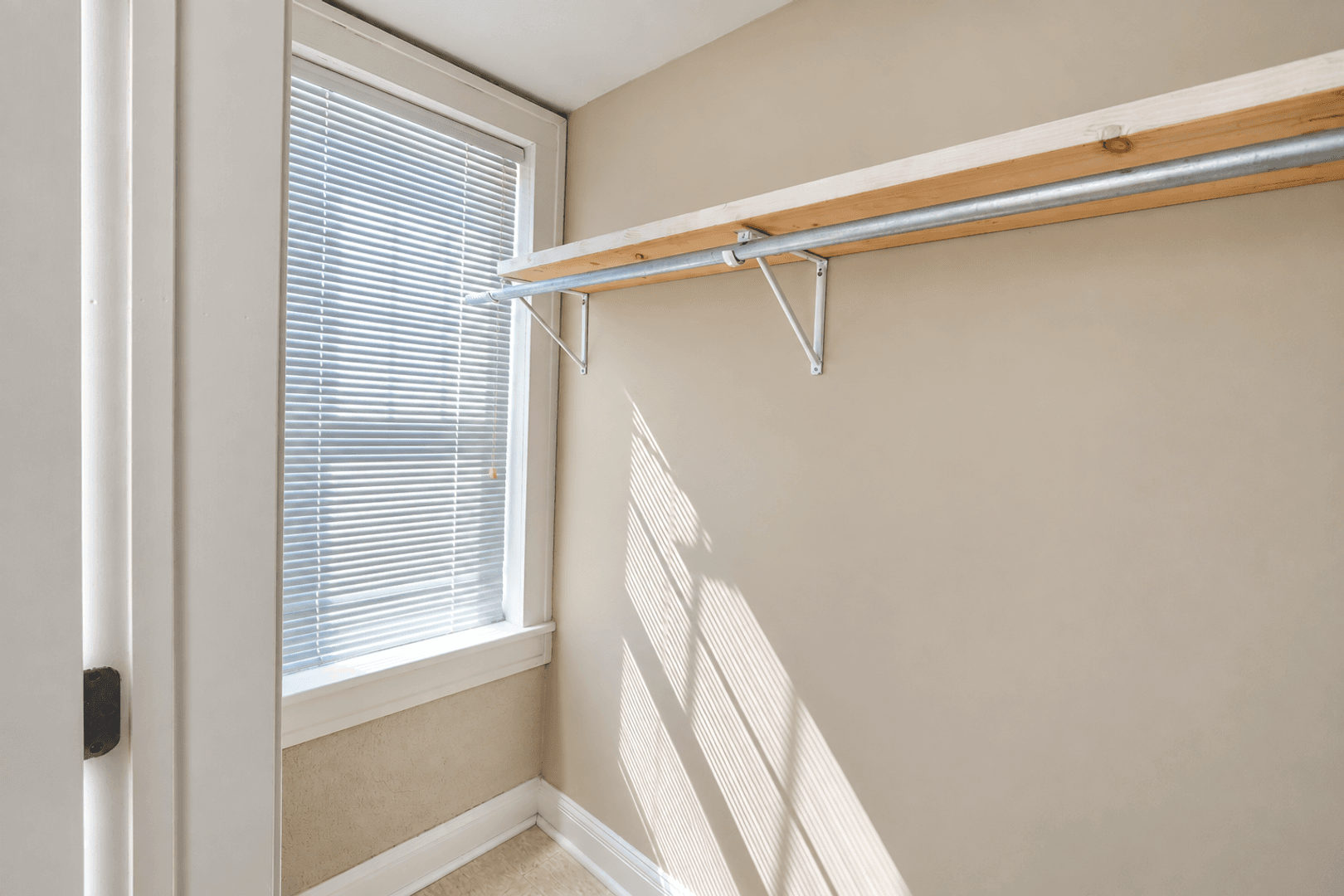 Springfield Apartment: 423 E Elm St