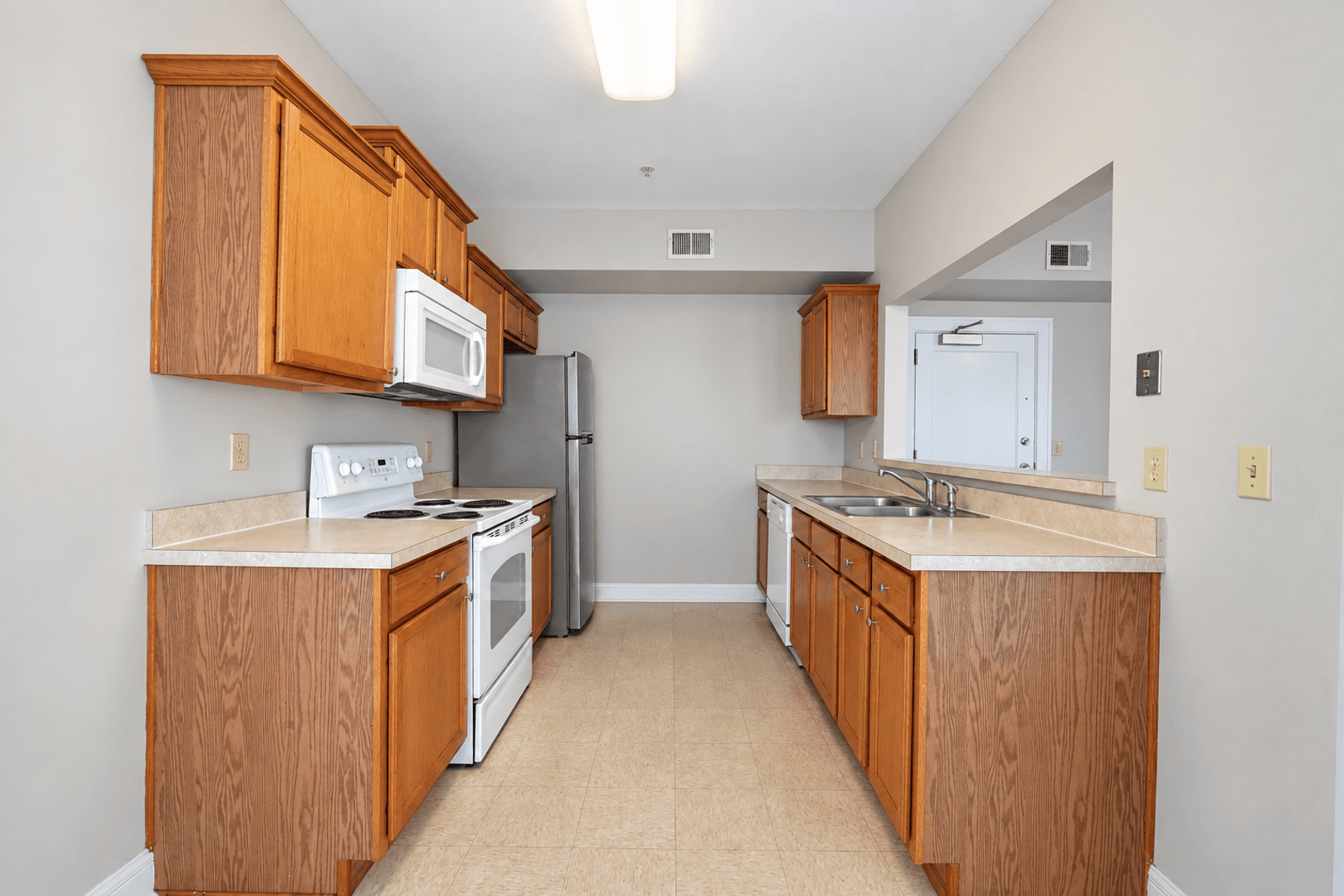 Springfield Apartment: 423 E Elm St