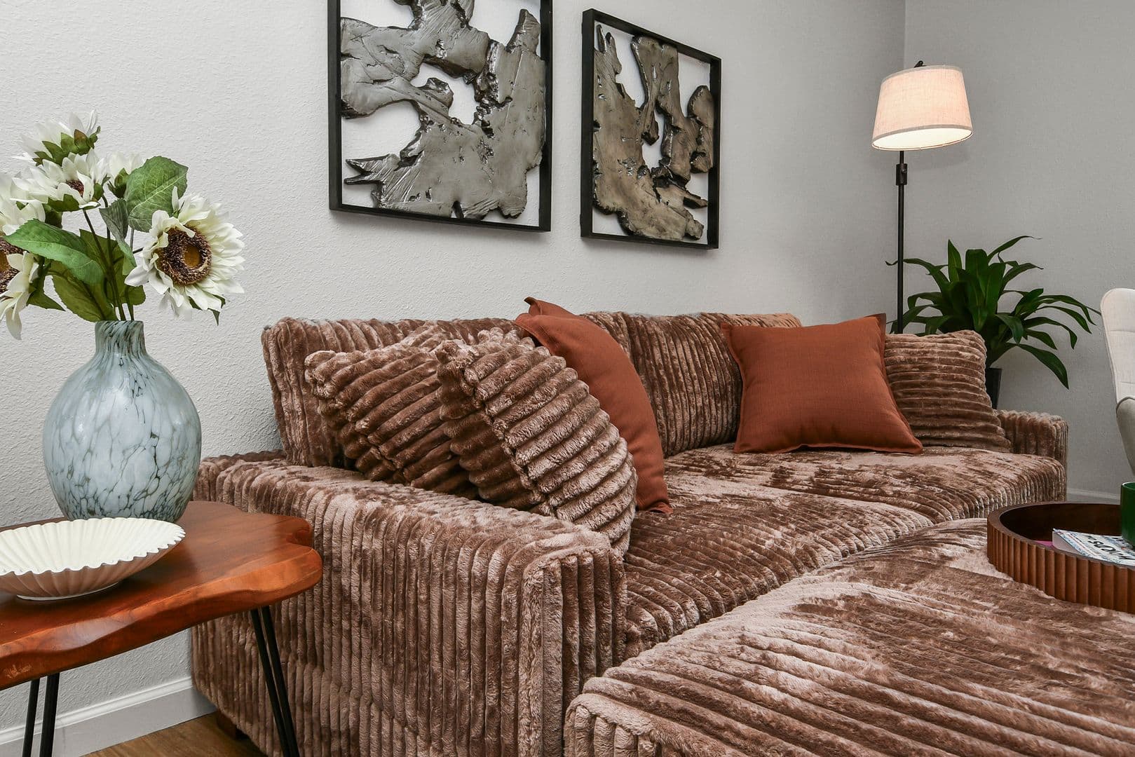 Springfield Apartment: 2035 S Florence Ave