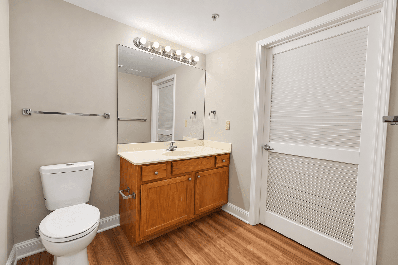 Springfield Apartment: 722 S Jefferson Ave
