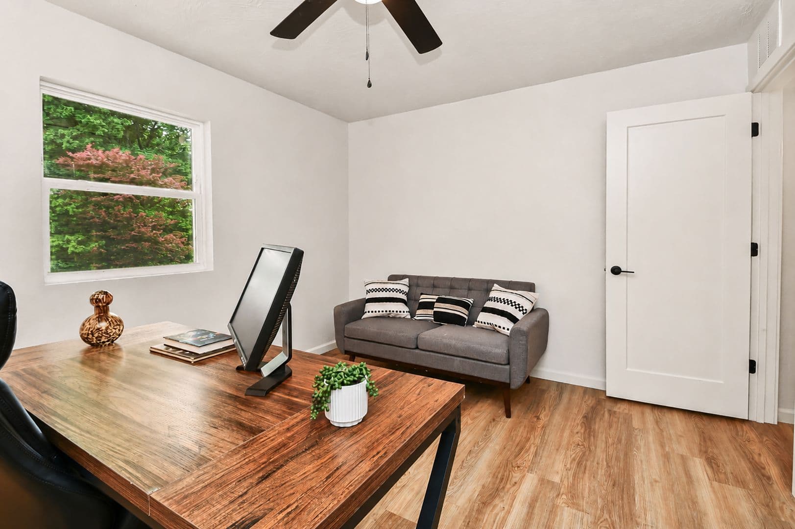 Springfield Apartment: 2035 S Florence Ave
