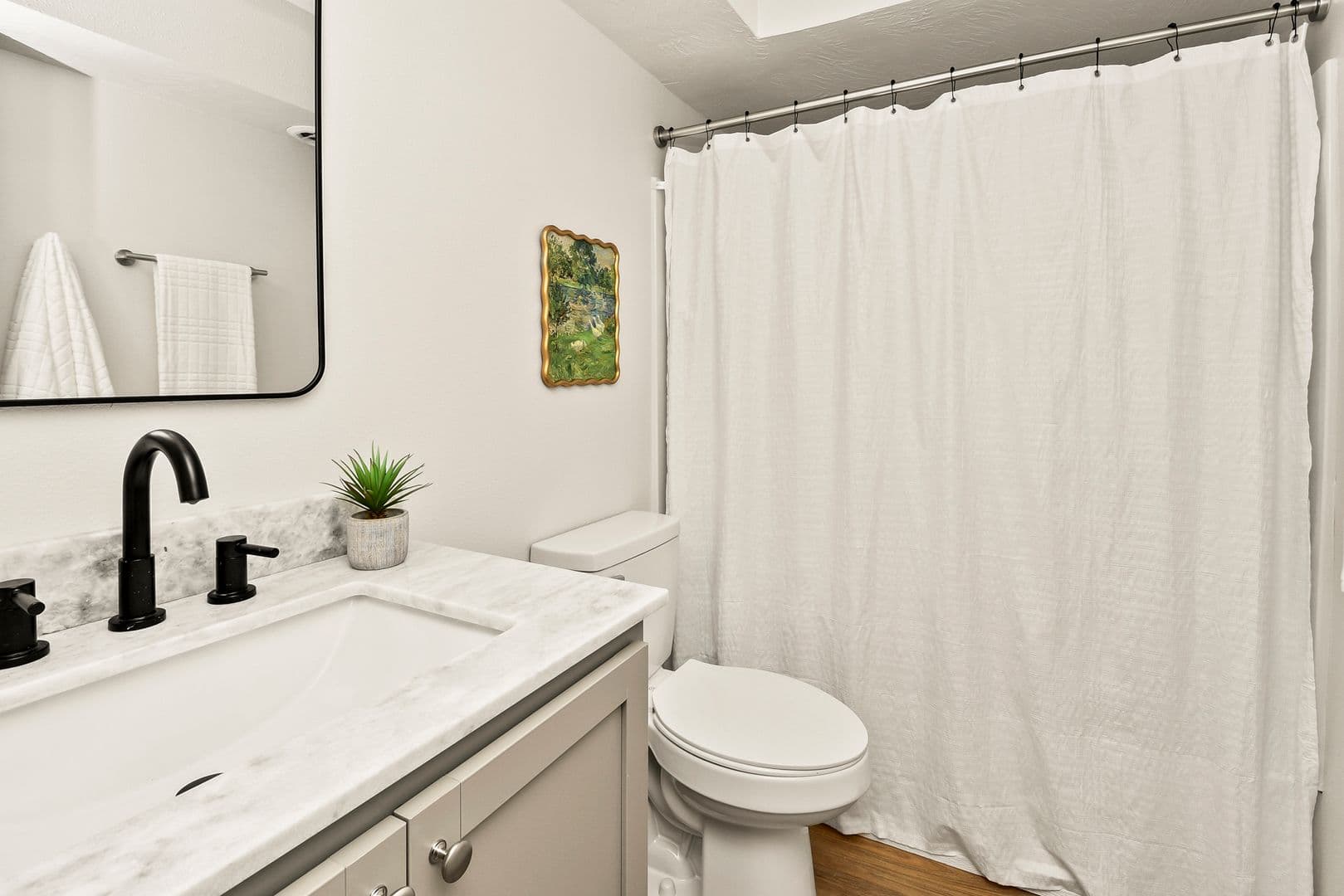 Springfield Apartment: 2035 S Florence Ave