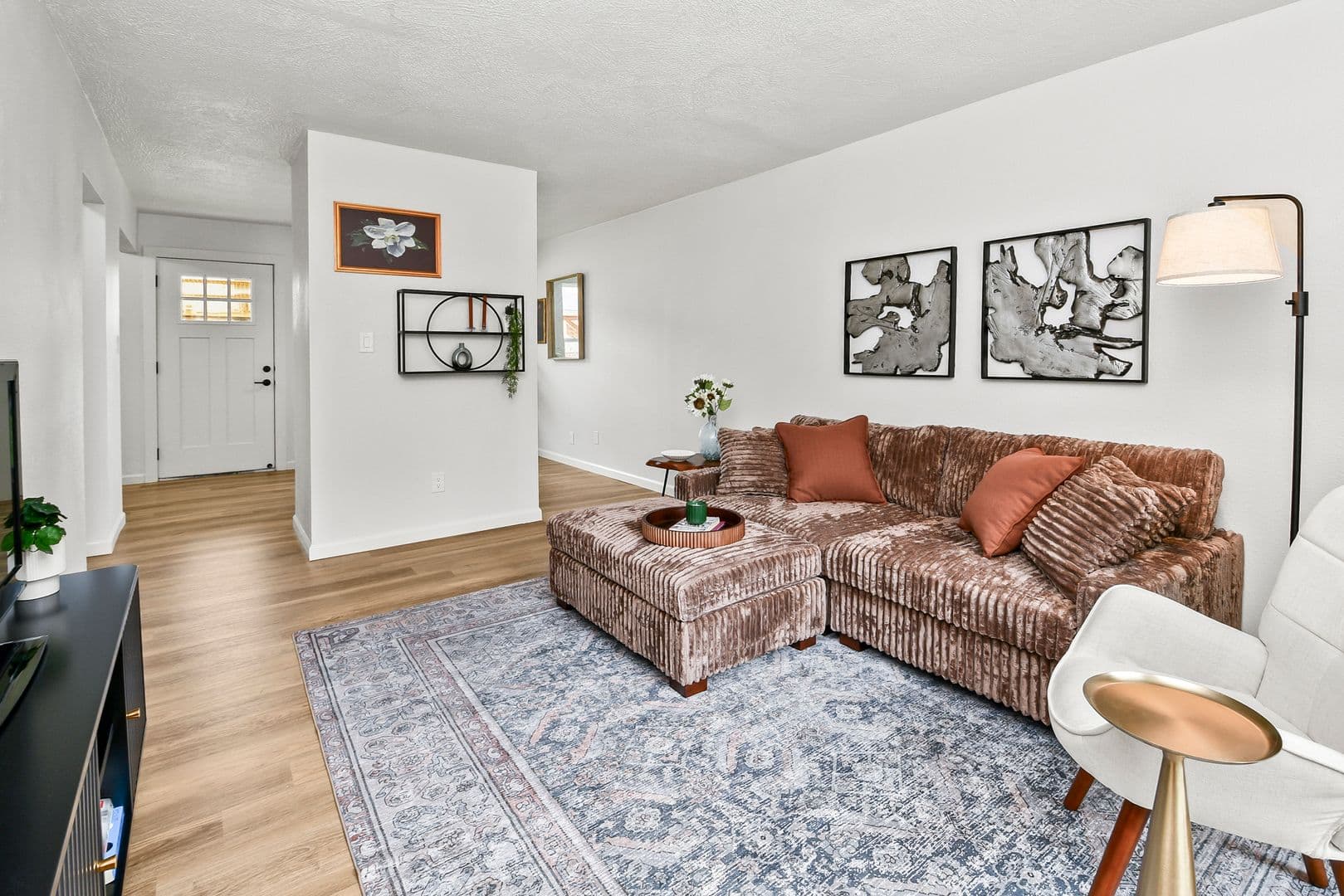 Springfield Apartment: 2035 S Florence Ave