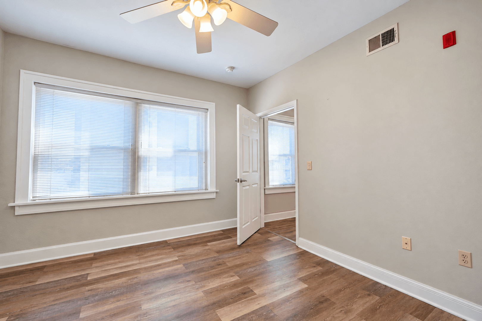 Springfield Apartment: 423 E Elm St