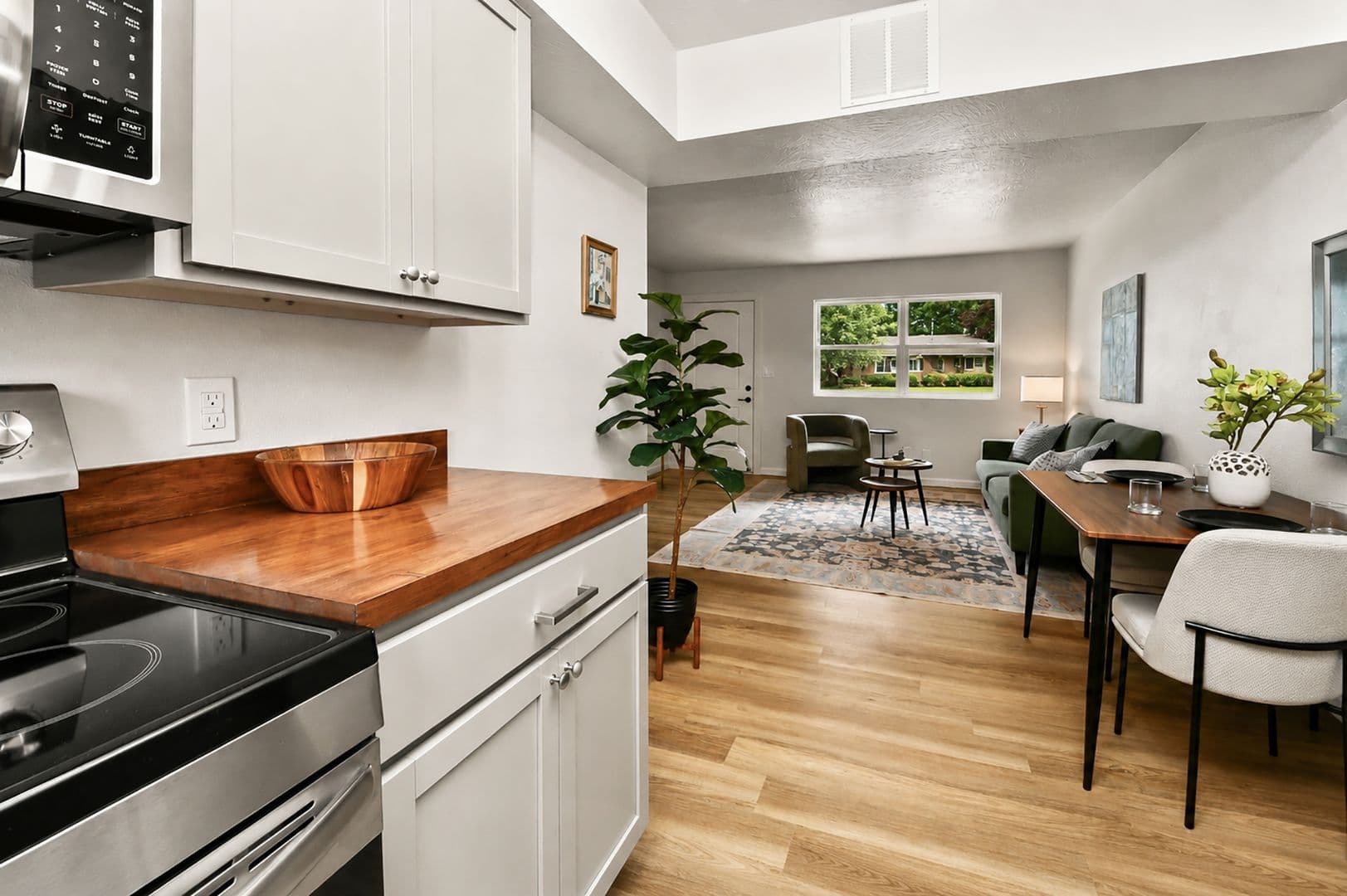 Springfield Apartment: 2035 S Florence Ave