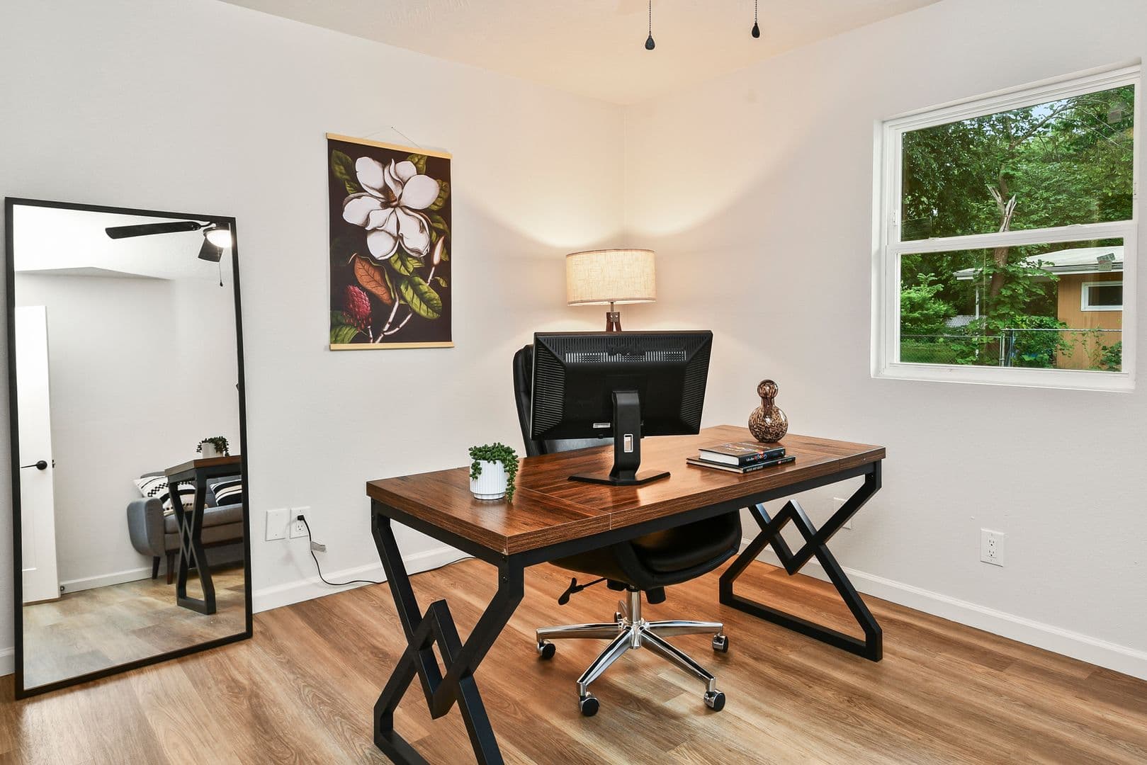 Springfield Apartment: 2035 S Florence Ave