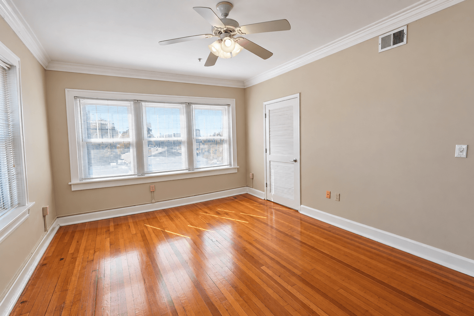 Springfield Apartment: 423 E Elm St